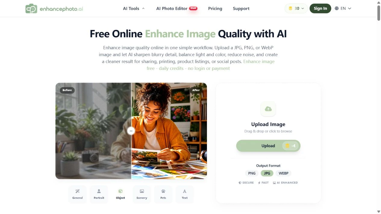 La page Image Enhancer d'EnhancePhoto.ai avec un exemple avant/après et les commandes d'import
